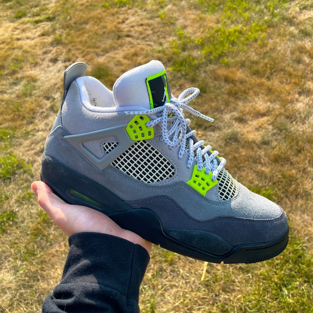 Jordan 4 Retro Neon Se